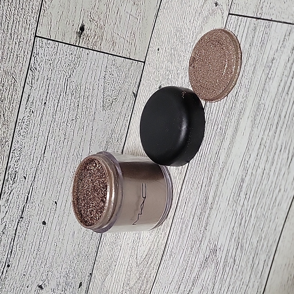MAC COSMETICS NEW SUNNYDAZE PIGMENT VERY RARE